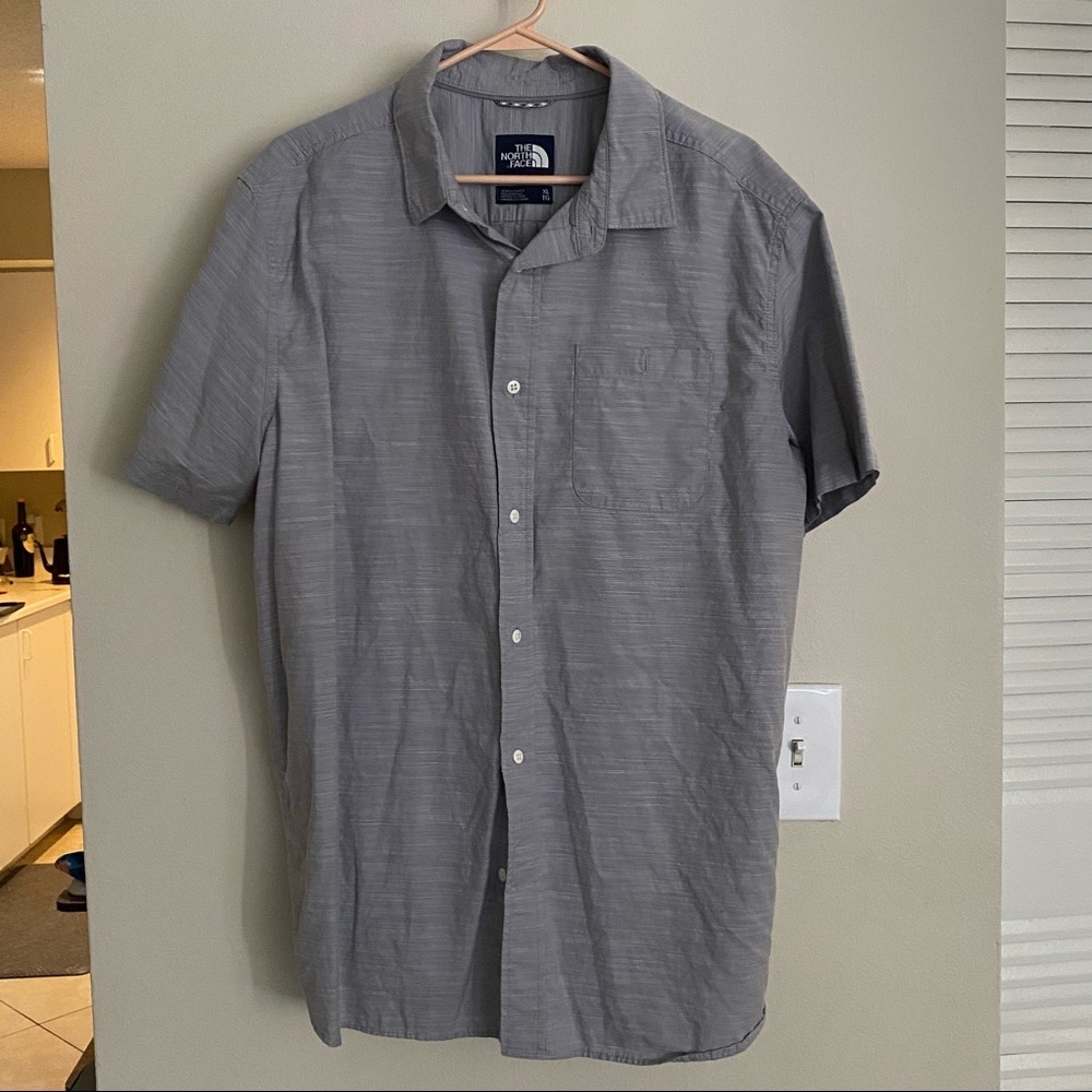 Mens XL Short Sleeve Button Down- North Face